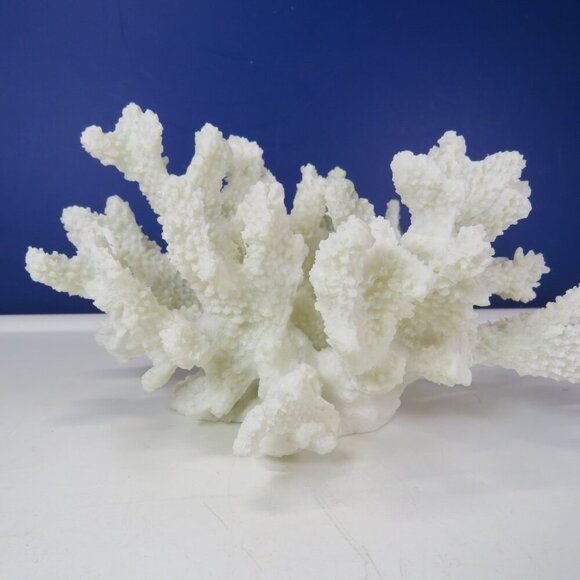 Faux Coral (very realistic) White 5" tall 9x7" wide over 1lb has a repaired arm - Picture 5 of 12